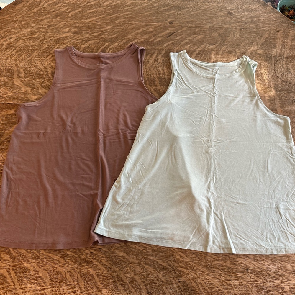 Tank tops size small